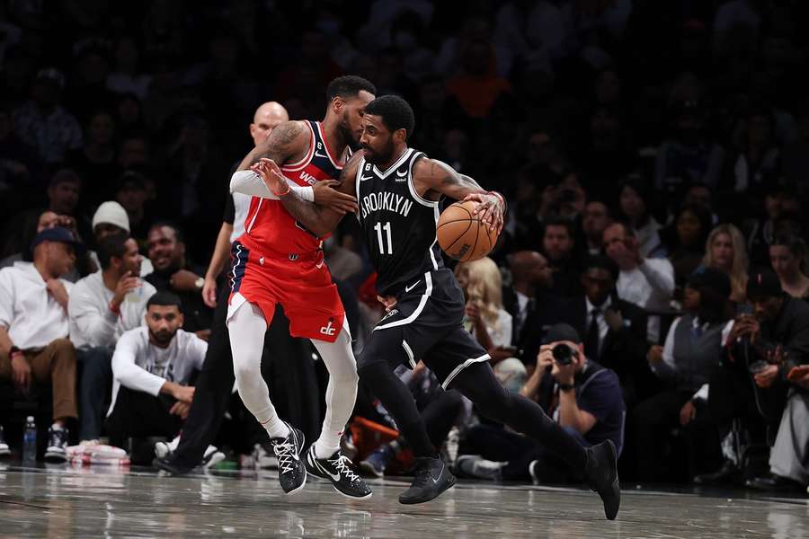 Basket,  la Nike rompe il contratto con Kyrie Irving