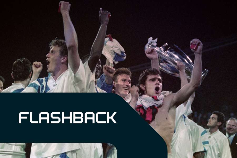 Hráči Marseille (uprostred Didier Deschamps) oslavujú víťazstvo v Lige majstrov.