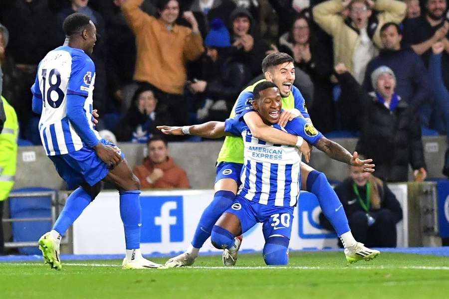 Pervis Estupinan heeft zojuist de 3-0 binnen geschoten