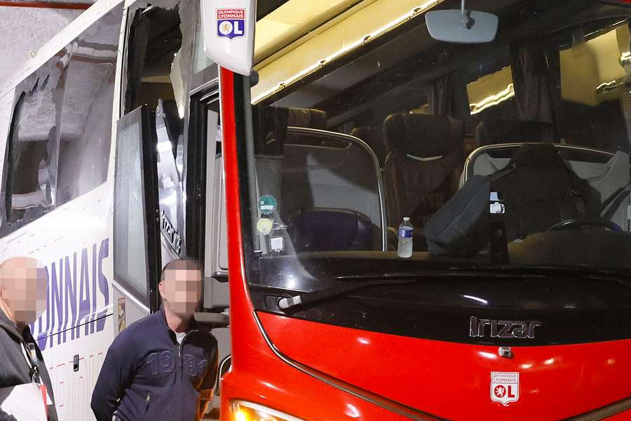 L'autobus vittima dell'attacco degli ultras del Marsiglia