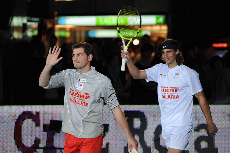 Iker Casillas (I) y Rafa Nadal (D) se desafiaron en 2007