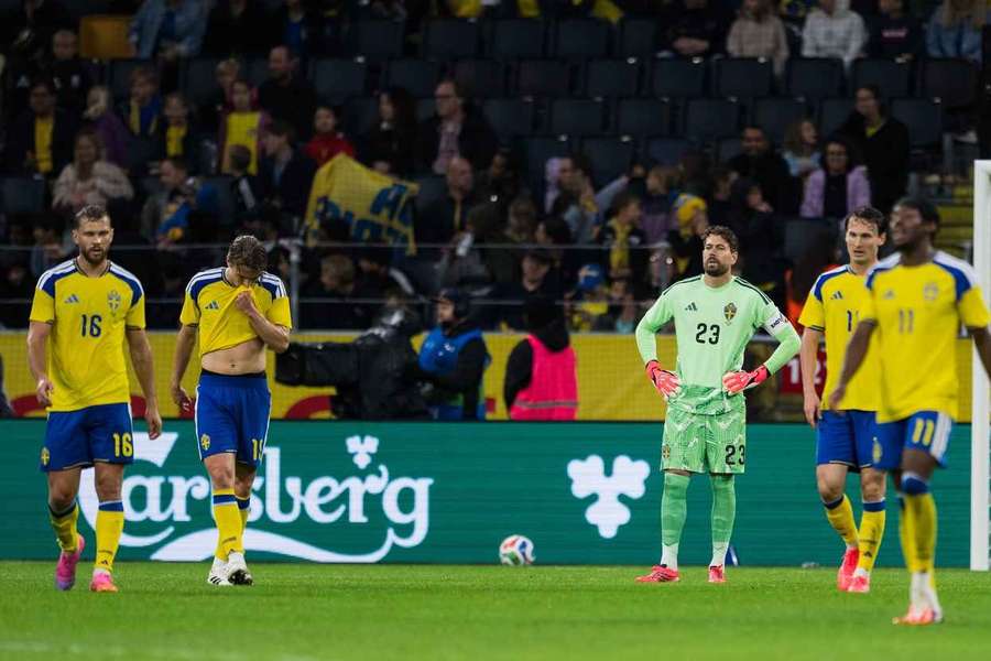 Sweden players look dejected after conceding late
