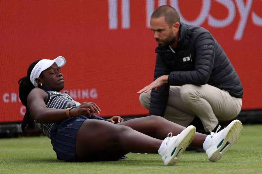 Victoria Mboko, accidentată după ce a căzut pe iarba de la Londra Victoria Mboko, accidentată după ce a căzut pe iarba de la Londra
