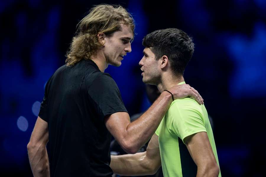Zverev (l.) und Alcaraz (r.) kämpfen um einen Platz im Halbfinale der Australian Open 2024.