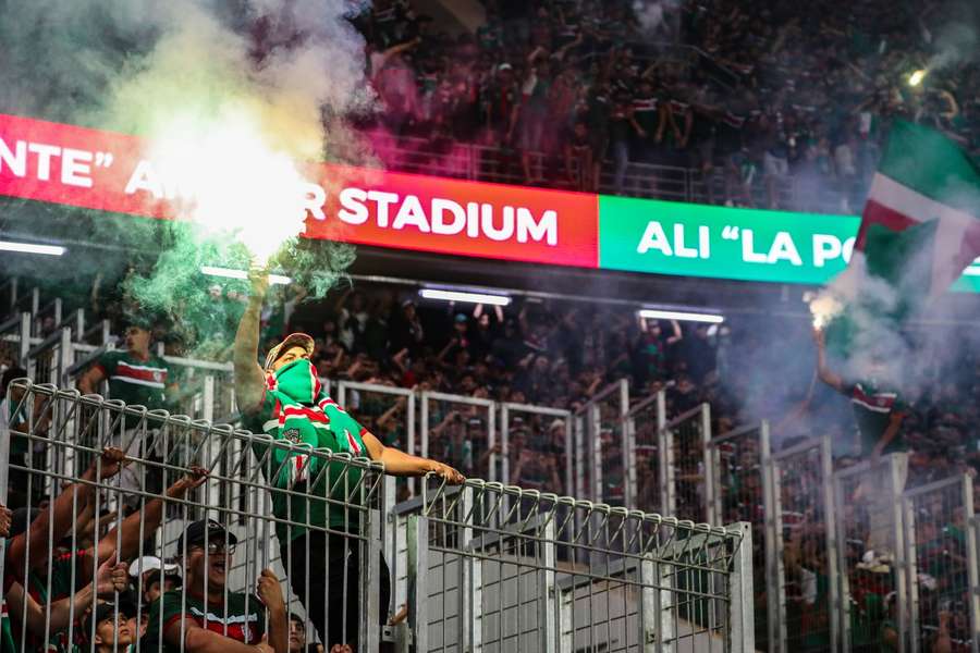Torcedor do Mouloudia durante duelo da Champions africana