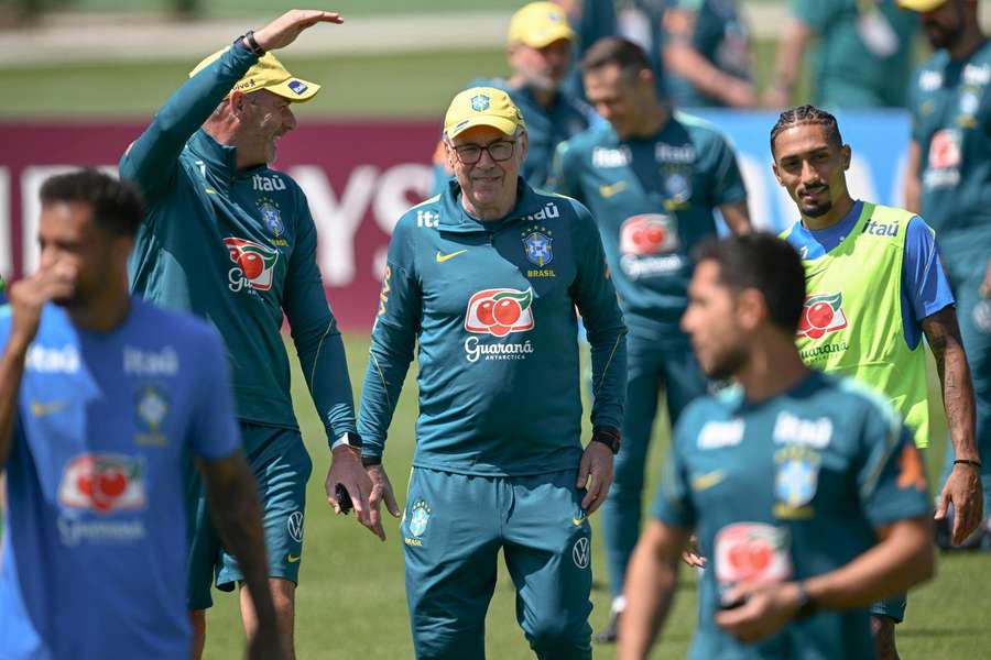 Ancelotti și jucătorii naționalei Braziliei Ancelotti și jucătorii naționalei Braziliei