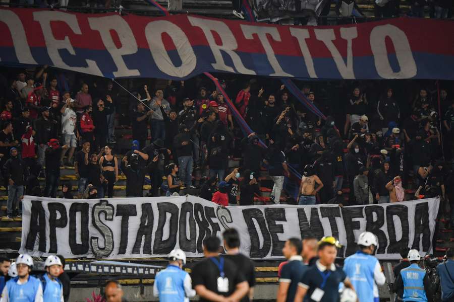 Organizadas do Independiente já foram para o estádio com a intenção de suspender o jogo e protestar nas arquibancadas
