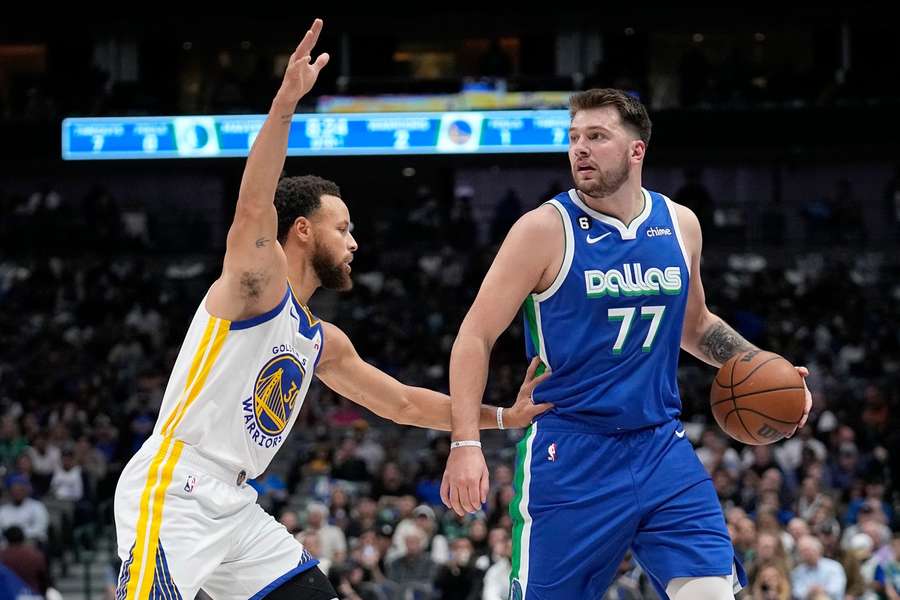 Curry et Doncic la nuit dernière.