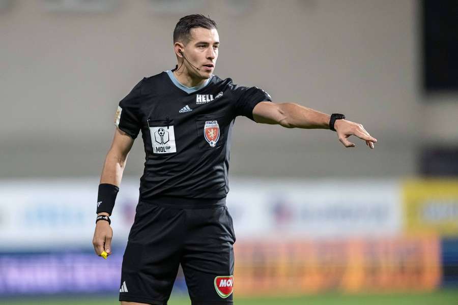 Sudí Jakub Wulkan odřídil divoký zápas mezi Libercem a Slavií.