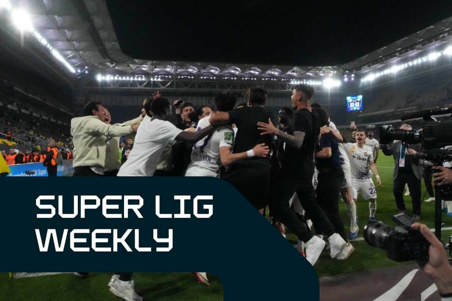 Eyupspor celebrate staying in the Super Lig Eyupspor celebrate staying in the Super Lig