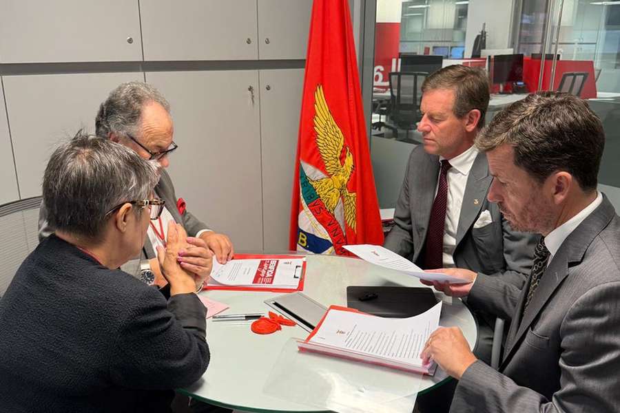 Candidato Martim Mayer entregou candidatura esta manhã, no Estádio da Luz
