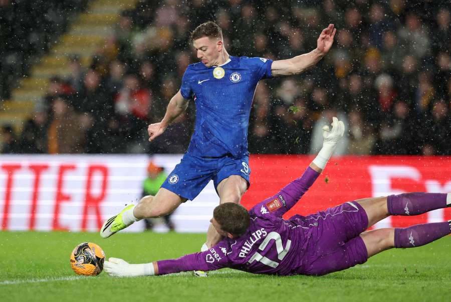Liam Delap falhou um golo fácil no triunfo diante do Hull City