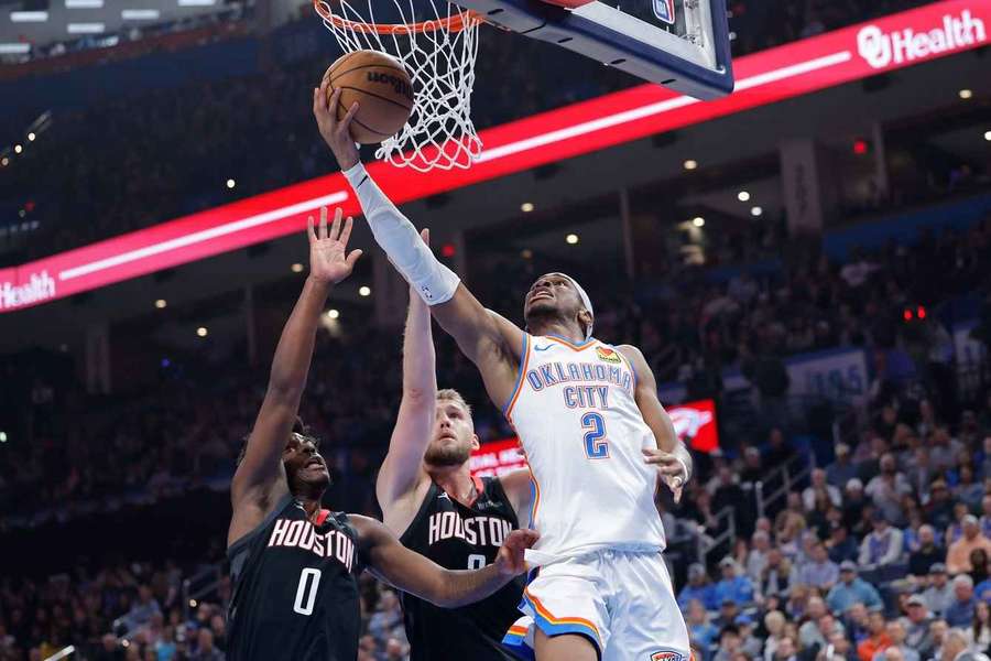 Gilgeous-Alexander si 51 body upevnil pozici nejlepšího střelce NBA.