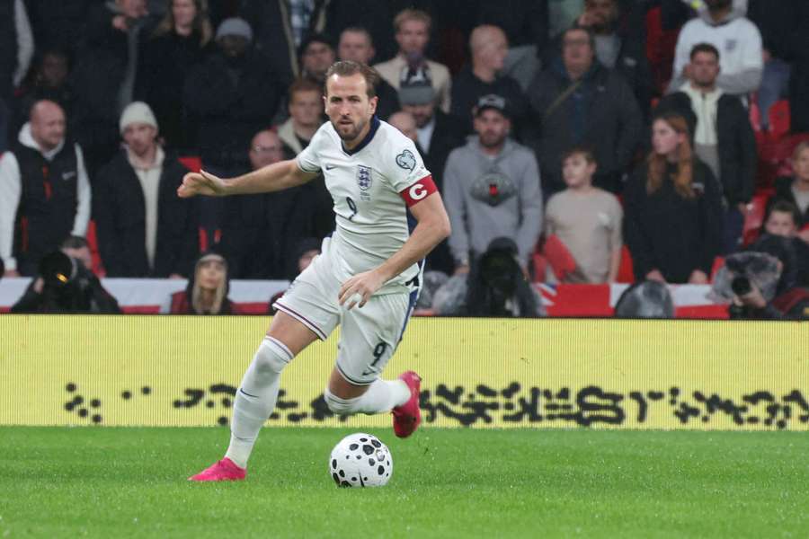 Harry Kane în acțiune pentru Anglia în preliminariile Cupei Mondiale