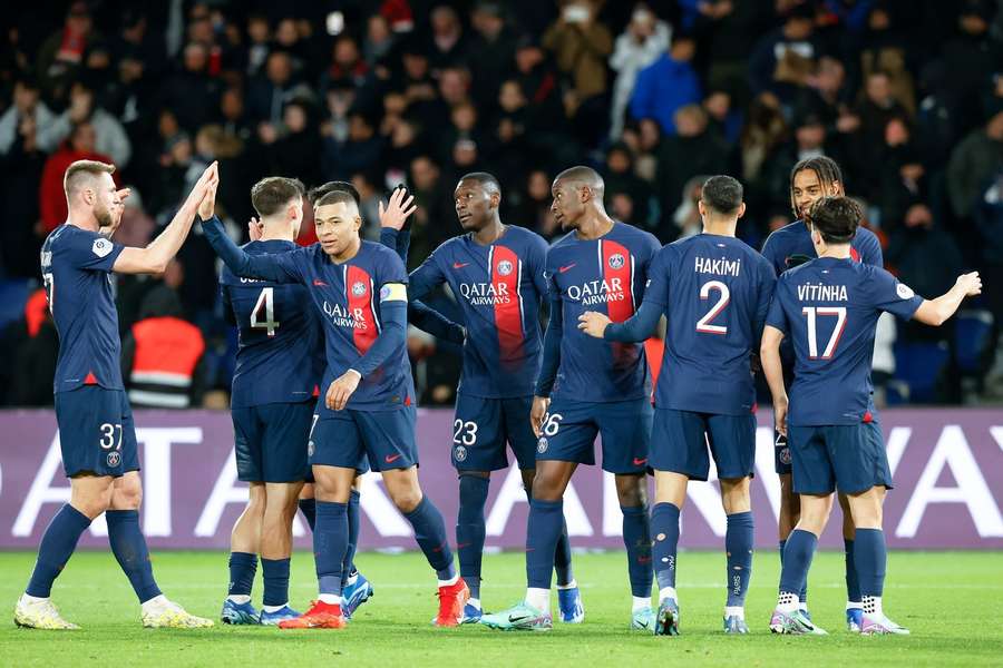 De spelers van PSG vieren een doelpunten