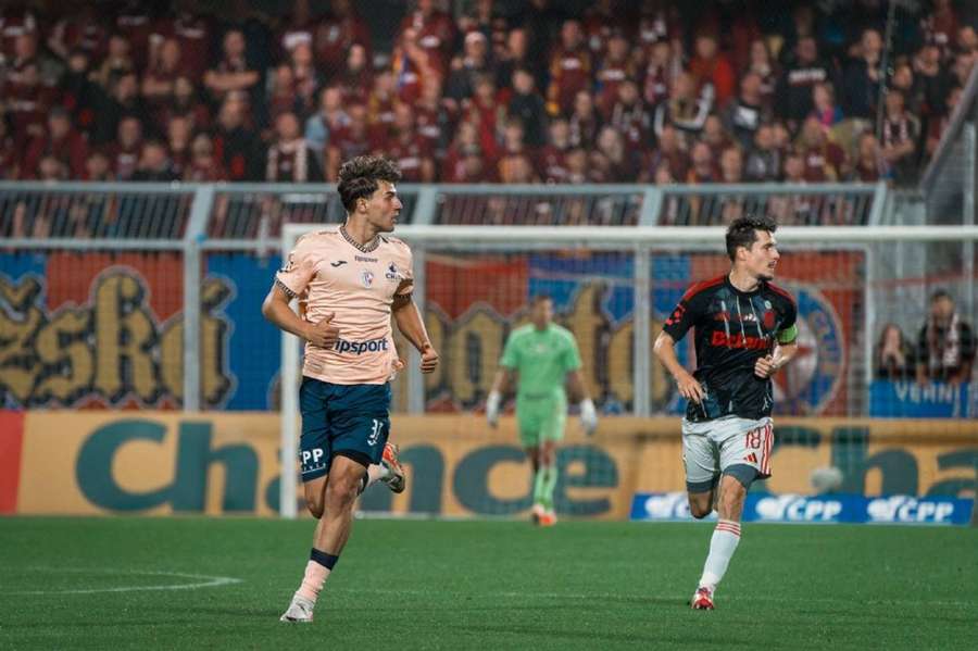 Matěj Kvaček (vlevo) si proti Spartě odbyl ligový debut. 