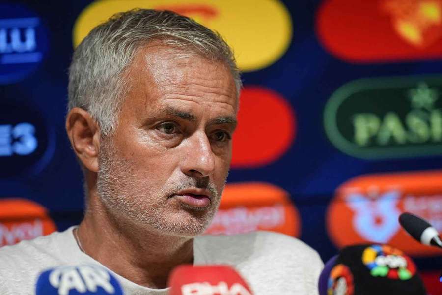 Antrenorul principal al lui Fenerbahce, Jose Mourinho, susține o conferință de presă 