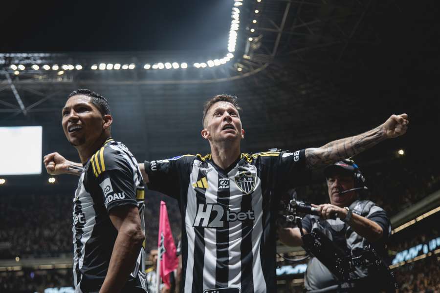 Bernard fez um golaço na vitória histórica do Galo Bernard fez um golaço na vitória histórica do Galo