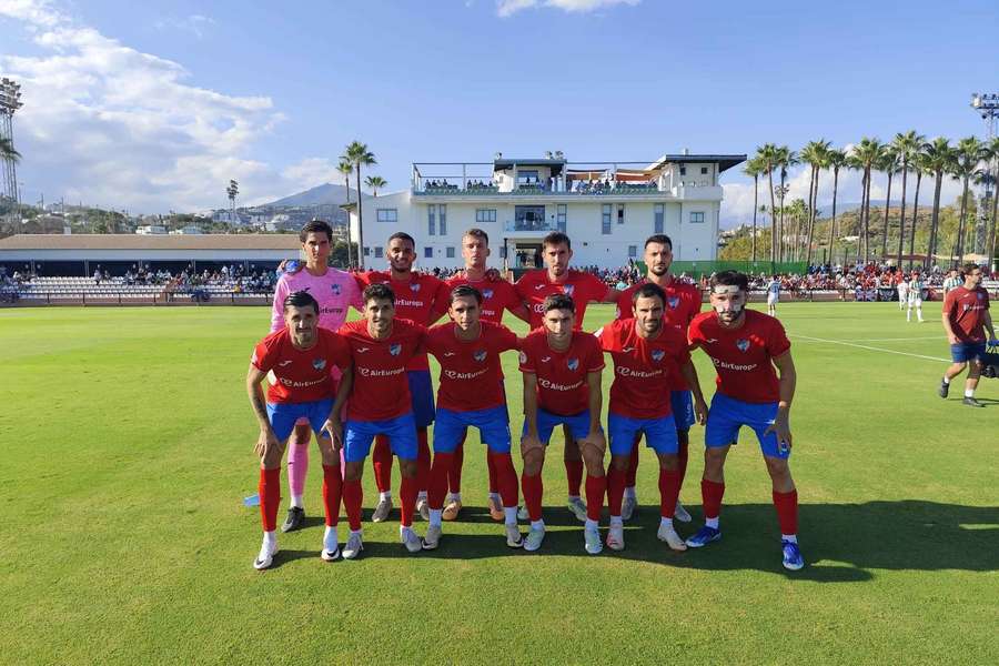 Los once jugadores que salieron de inicio por parte del Estepona.