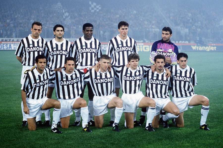 Het elftal van Juventus in 1993. Dino Baggio is de tweede van rechtsboven, Vialli is de tweede van rechtsonder