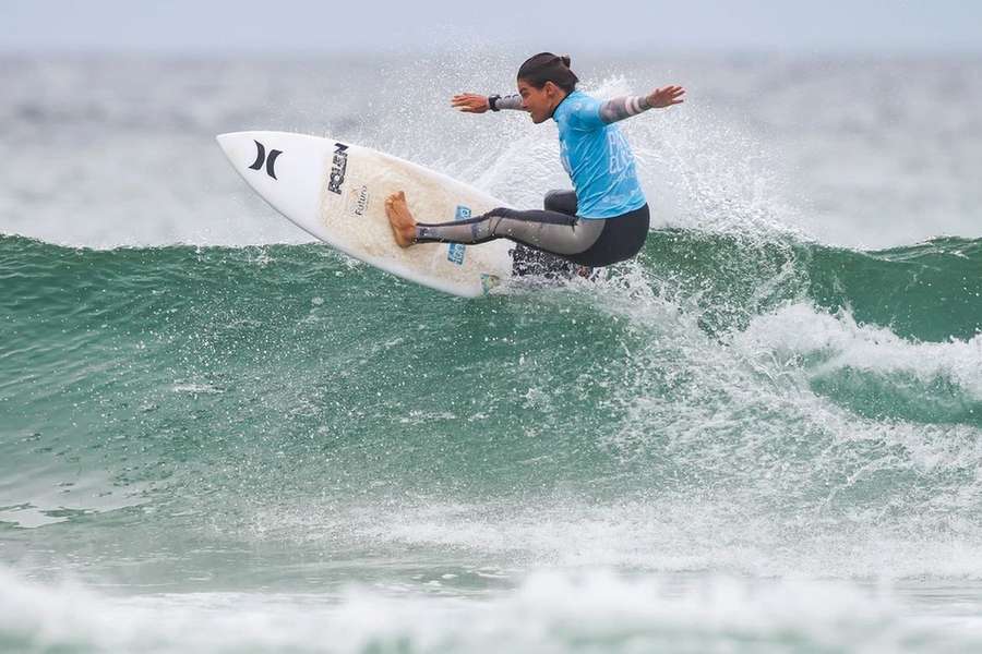 Carolina Mendes apurou-se para a ronda de 32 do Saquarema Pro