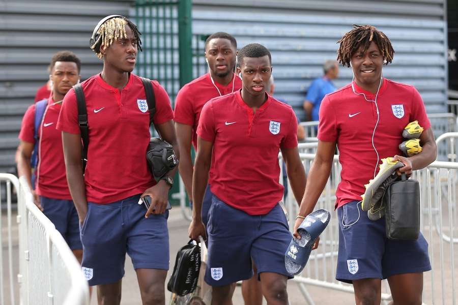 Chalobah, Nketiah și Eze la o acțiune a naționalei U20 a Angliei, în 2019