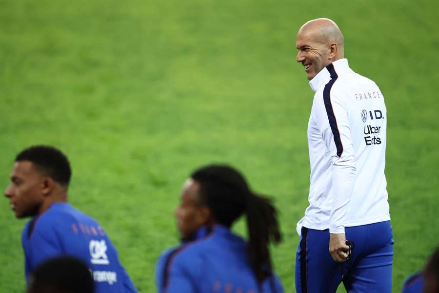 Zidane fühlt sich bereits wohl in seiner neuen Rolle Zidane fühlt sich bereits wohl in seiner neuen Rolle