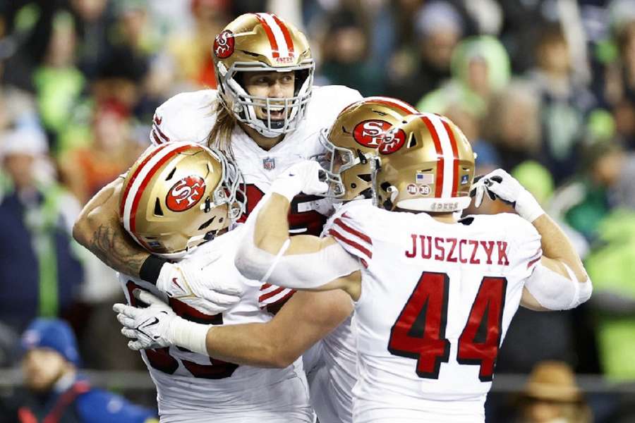 George Kittle (85) viert zijn touchdown in het derde kwart