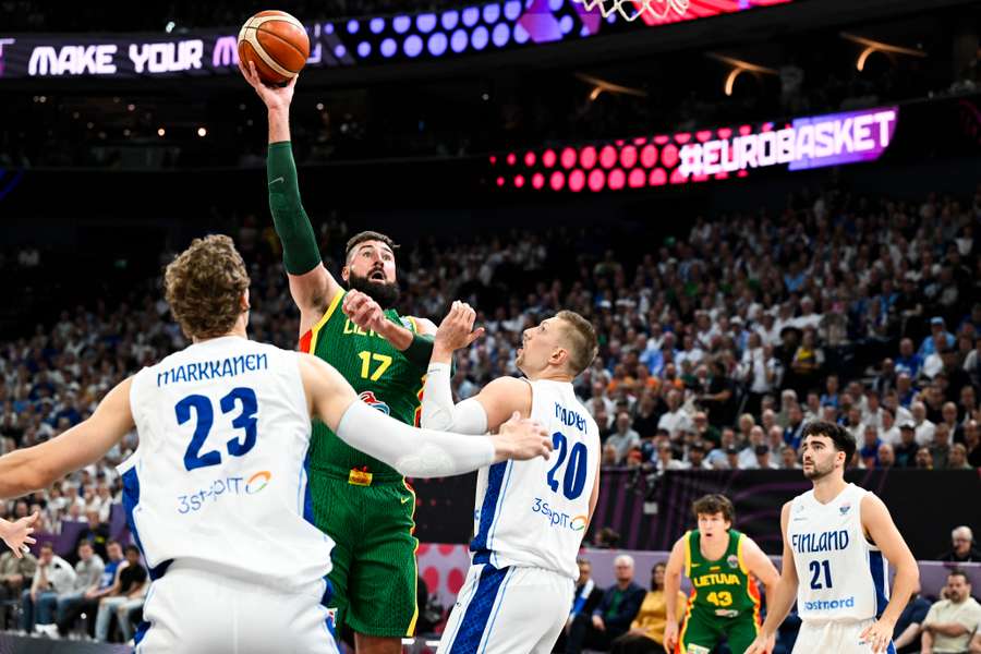 Lituânia, de Valanciunas, superou Finlândia, de Markkanen