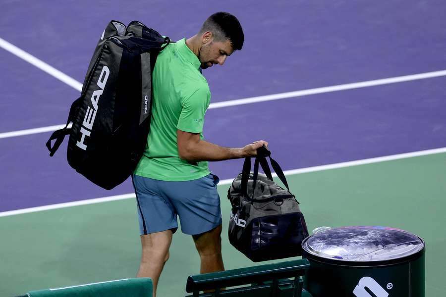 Novak Djokovic pakt zijn biezen in Indian Wells