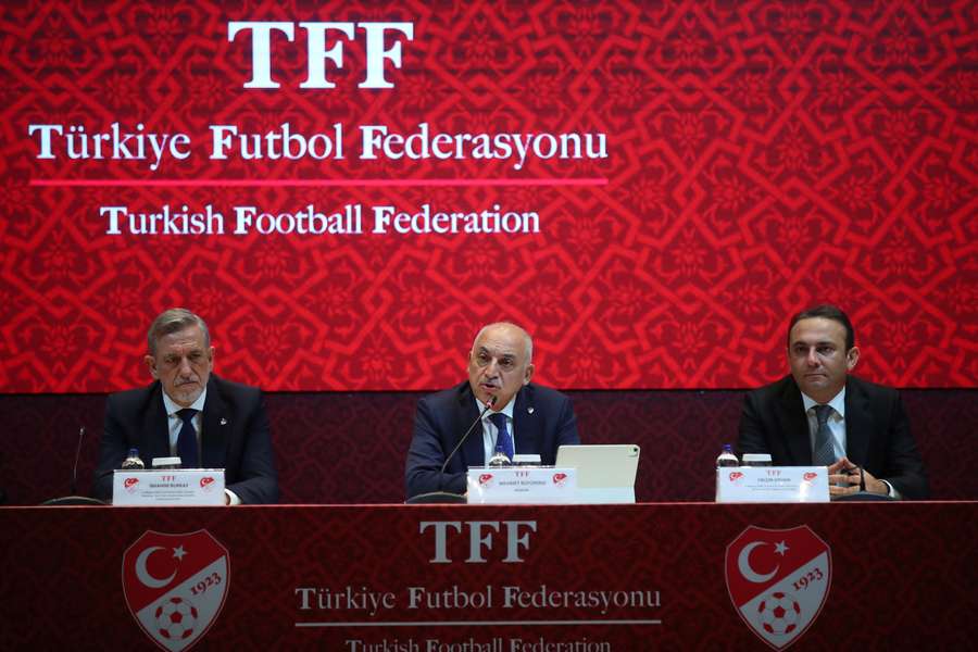 Conférence de presse de la Fédération turque de football.