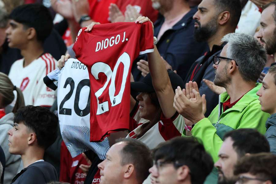 Diogo Jota não é esquecido pelos adeptos do Liverpool