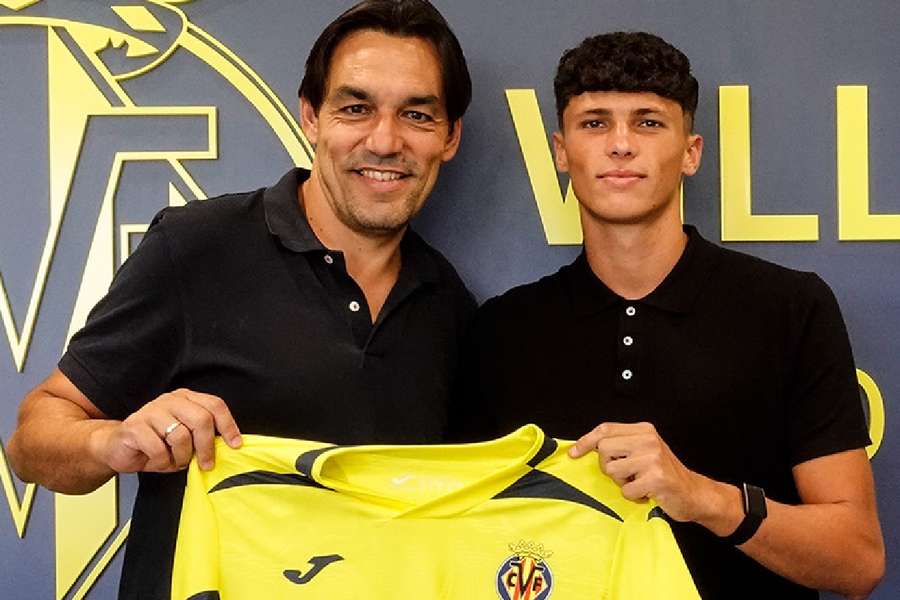 Dani Budesca, a la derecha de la imagen, jugará en el Villarreal hasta 2031 Dani Budesca, a la derecha de la imagen, jugará en el Villarreal hasta 2031