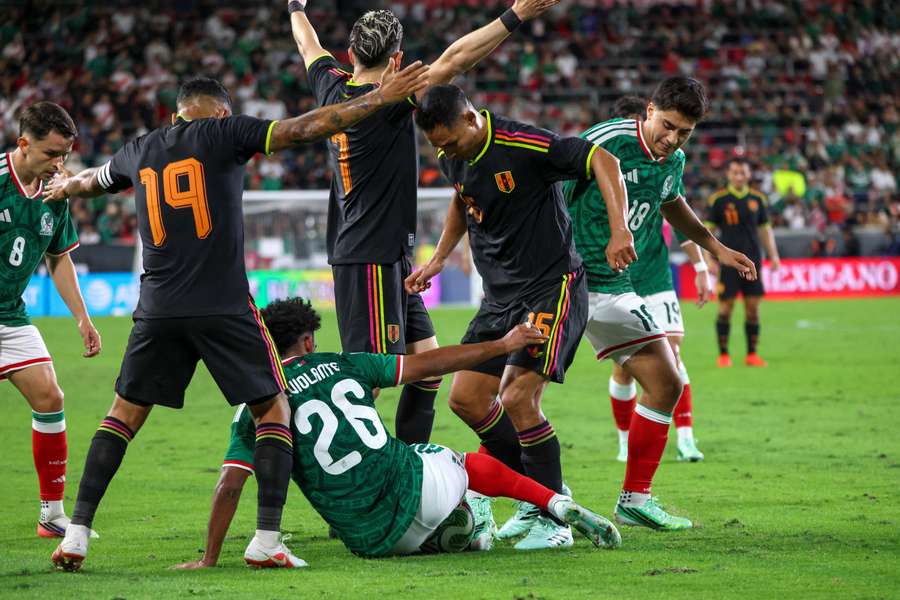 O Peru empatou com o México nos EUA