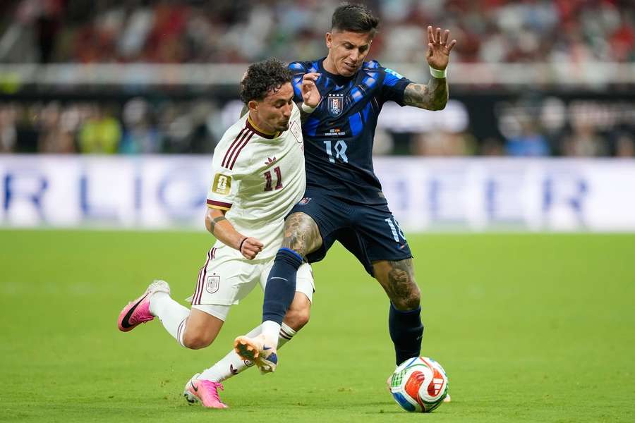 Yeremy Pino (left) before suffering an injury against Uruguay