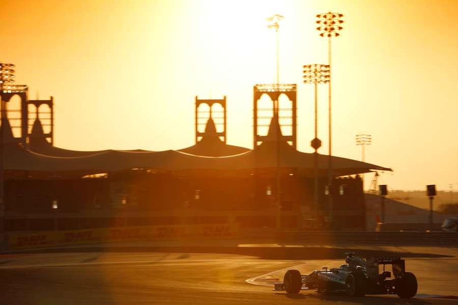 Desde 2014, o GP do Bahrein começa ao pôr do sol e termina sob as luzes da ribalta.