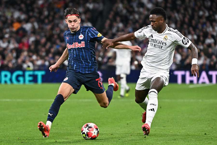 Amar Dedic diante de Vinícius Júnior, na Liga dos Campeões