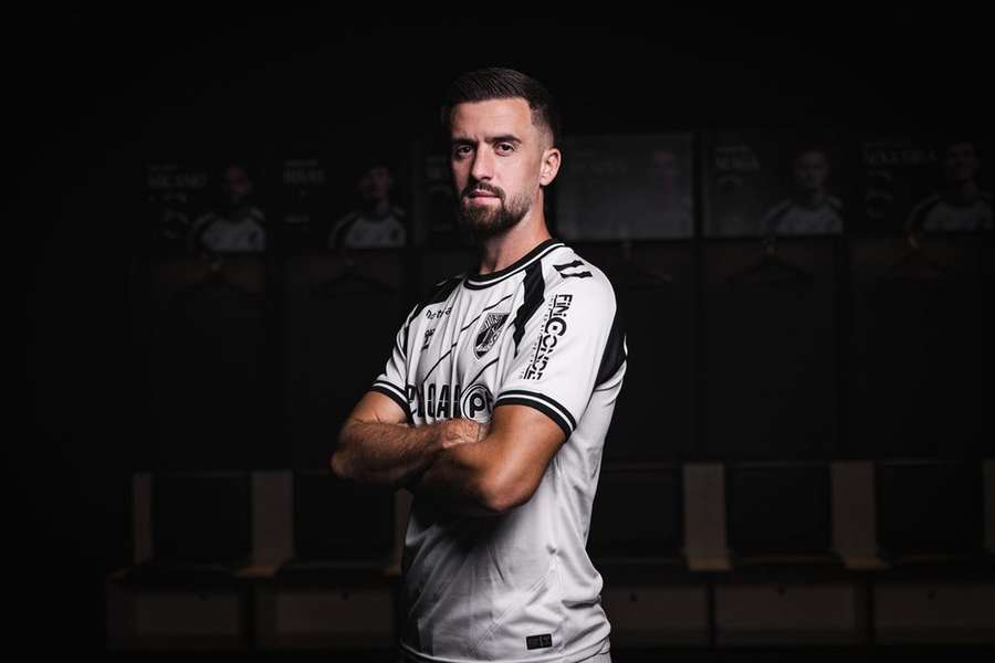 Arnel Jakupovic ao serviço do Vitória SC Arnel Jakupovic ao serviço do Vitória SC