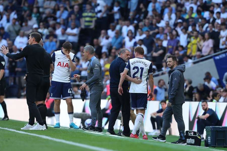 Postecoglou (R) consoles Kulusevski after his injury