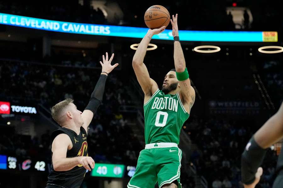 Najlepším strelcom obhajcov titulu bol Tatum.
