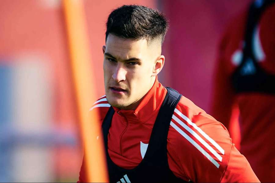 Andrés Castrín, durante un entrenamiento con el Sevilla Andrés Castrín, durante un entrenamiento con el Sevilla