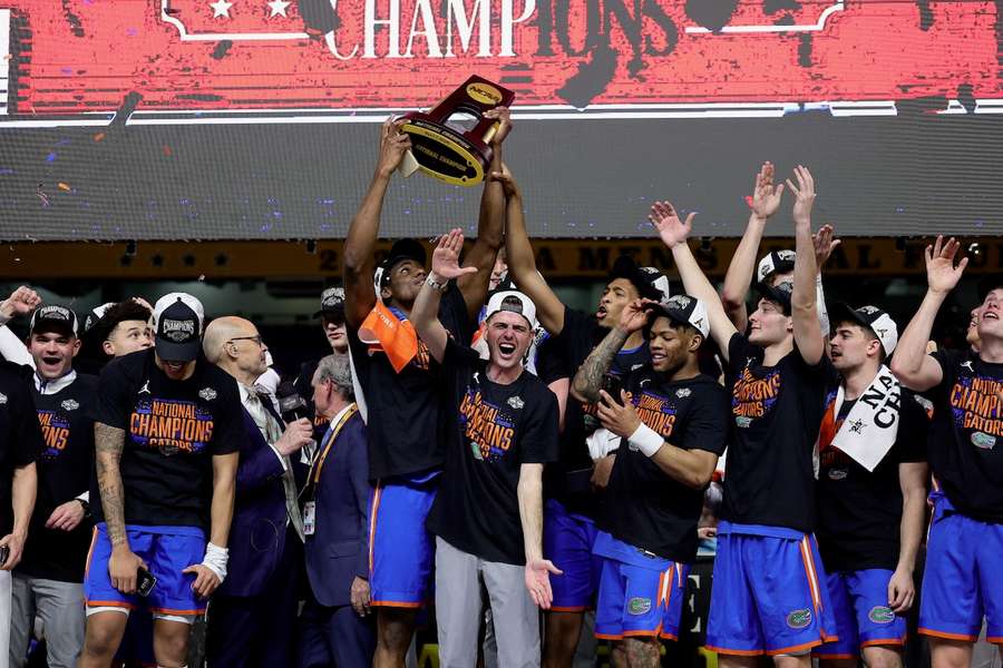 Os Florida Gators festejam o título no campeonato universitário norte-americano NCAA