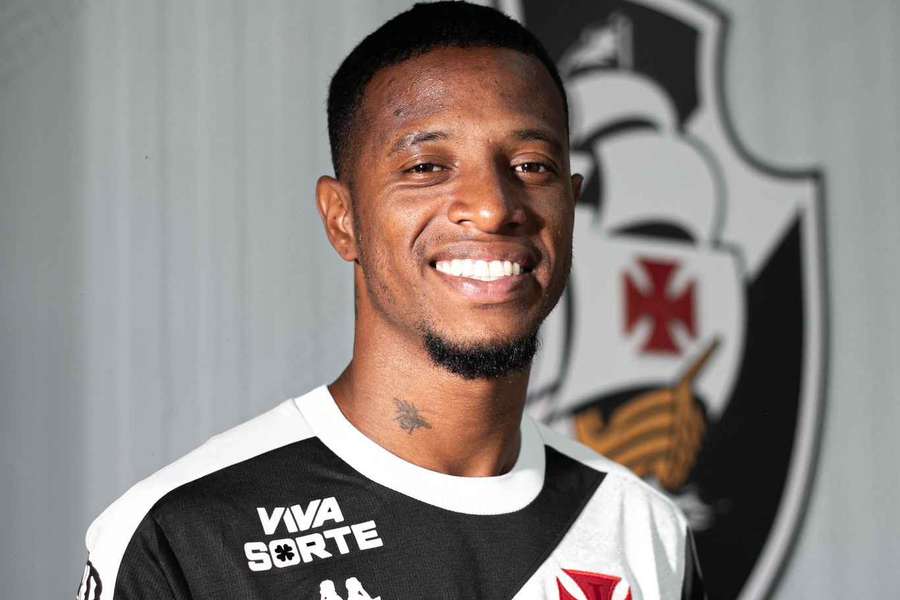 Tchê Tchê assinou com o Gigante da Colina por um ano

