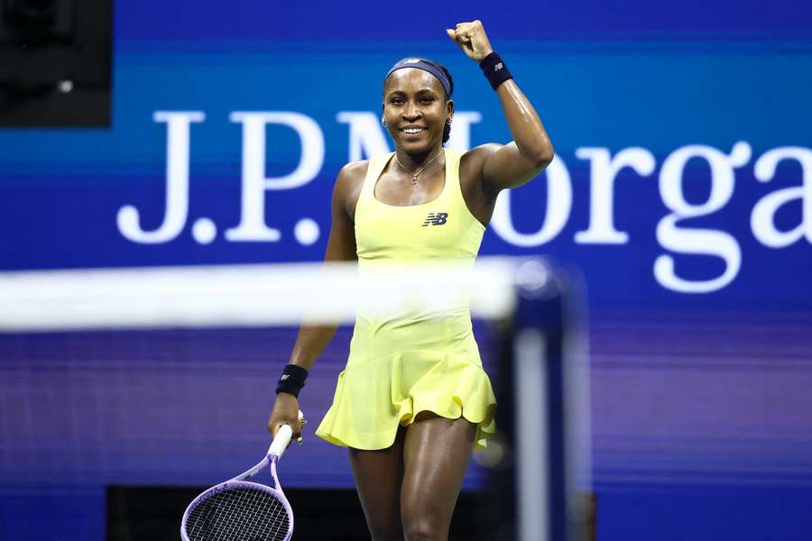 Tenis Flash: Linette i Chwalińska pokonały mistrzynie Wimbledonu. Zwycięstwa Rybakiny i Gauff Tenis Flash: Linette i Chwalińska pokonały mistrzynie Wimbledonu. Zwycięstwa Rybakiny i Gauff