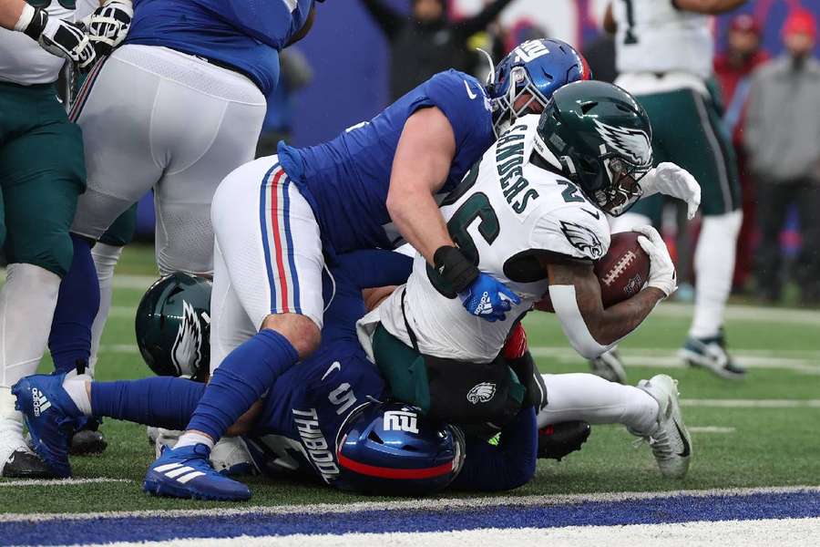 Miles Sanders teve partida para a história, com 122 jardas corridas e dois touchdowns