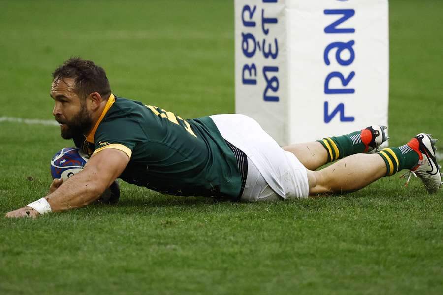 South Africa's Cobus Reinach scoring a try