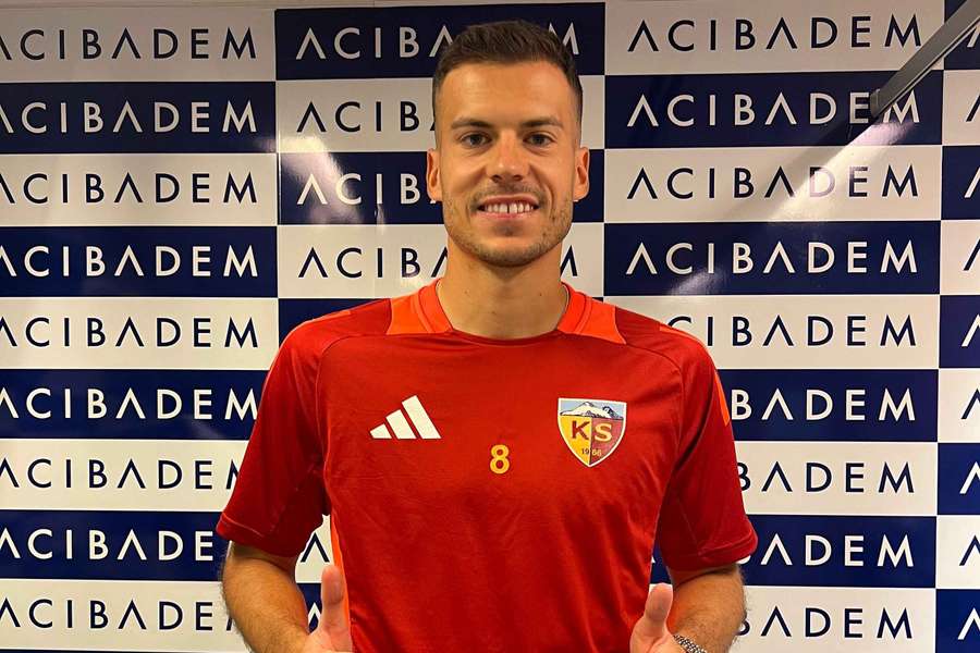 Bénes okúsi turecký futbal.
