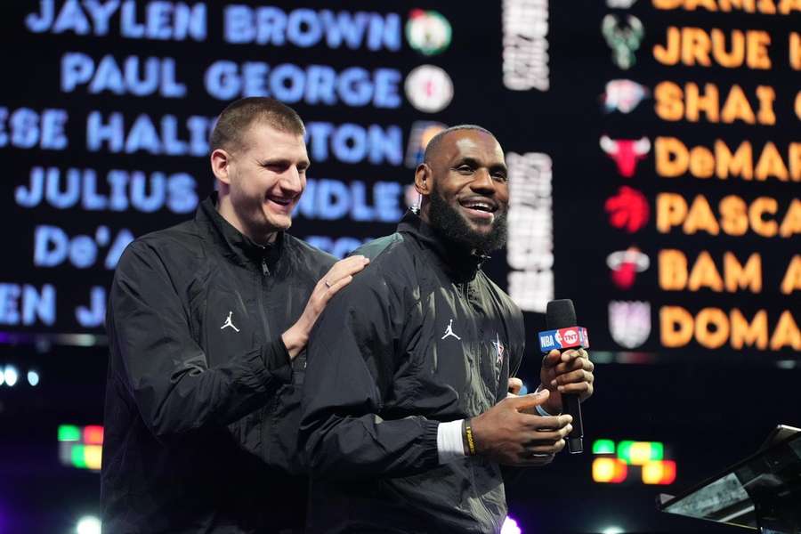 Nikola Jokic (Nuggets) en LeBron James (Lakers) tijdens de All Star Game