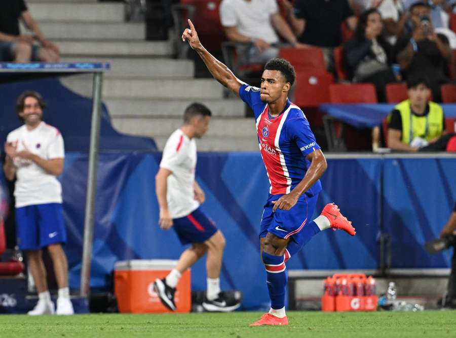 Doue celebrates his goal