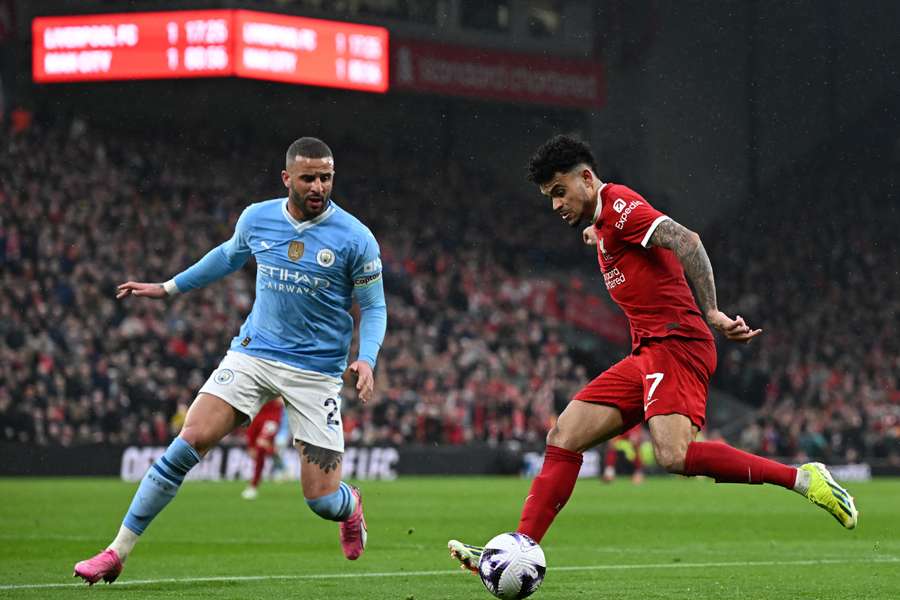 Manchester City's English defender #02 Kyle Walker (L) vies with Liverpool's Colombian midfielder #07 Luis Diaz 